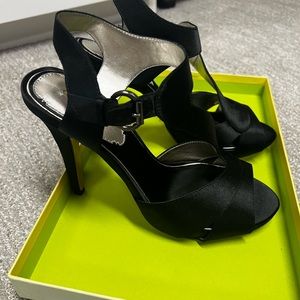 Max Studio Eirny black heels-NWT